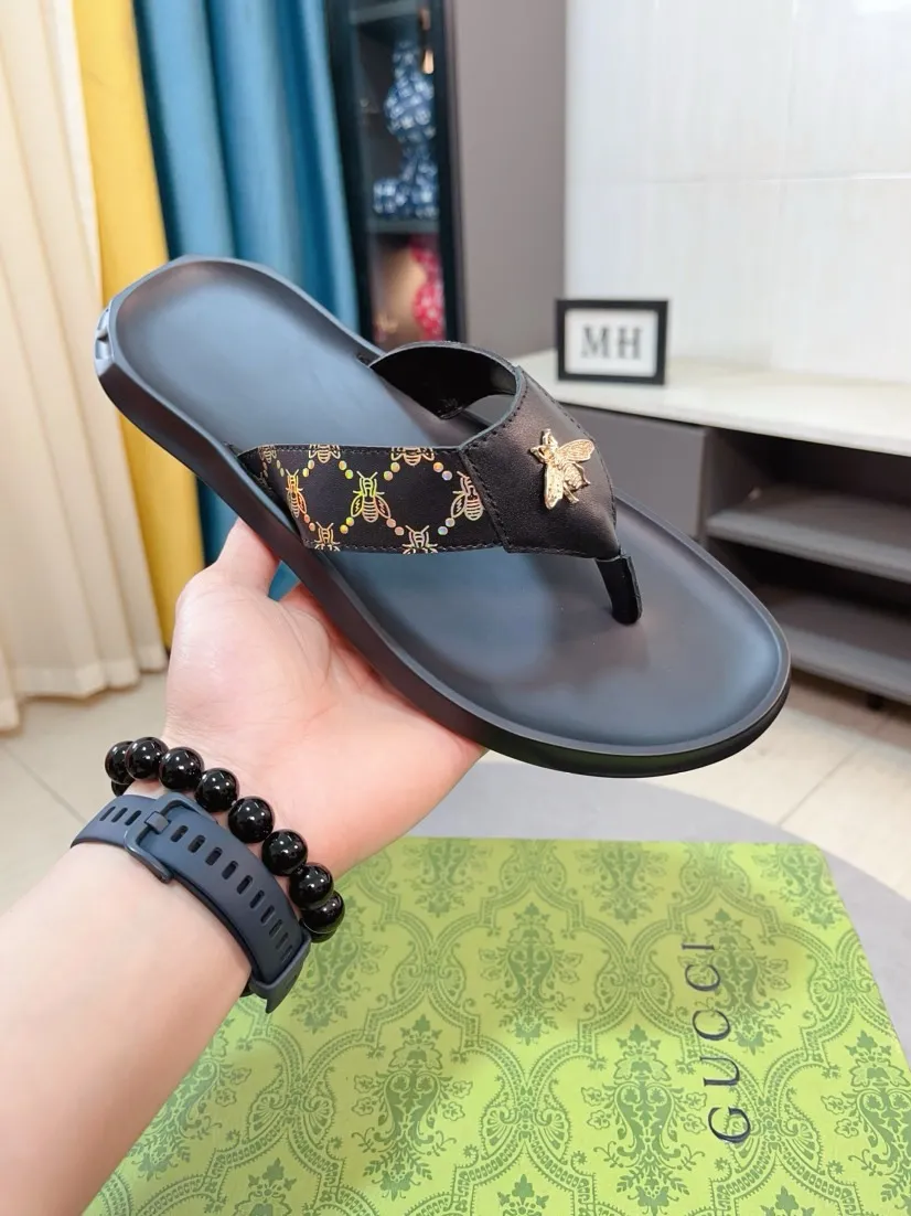 Men's shoes 💰260🌹🌹 (gucci-Gucci) New men's slippers, high-end boutique, made of cowhide, with exquisite embossed logo decoration on the upper, fine workmanship, super soft soles, casual, loose and comfortable, a must-have in summer! \nsize：38-44
